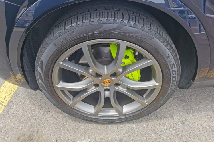 Used Porsche Cayenne E-Hybrid 2023 Cayenne E-Hybrid 2.0T Platinum Edition Left Front Wheel Hub