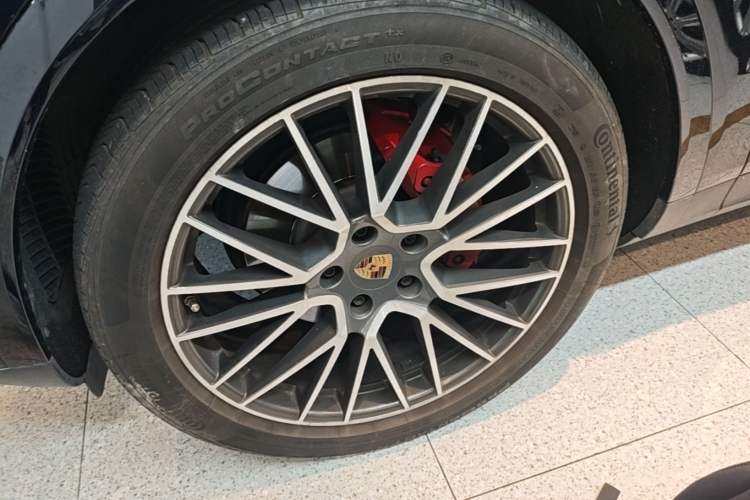 Used Porsche Cayenne E-Hybrid 2023 Cayenne E-Hybrid 2.0T Platinum Edition Left Front Wheel Hub