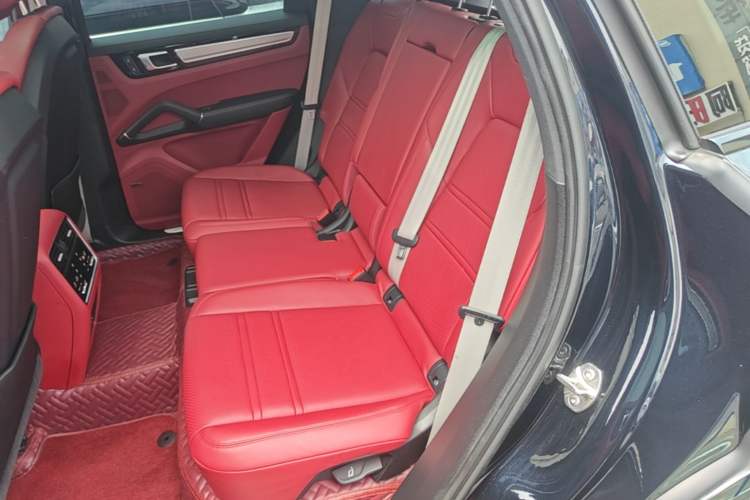 Used Porsche Cayenne E-Hybrid 2023 Cayenne E-Hybrid 2.0T Platinum Edition Left Rear Seat