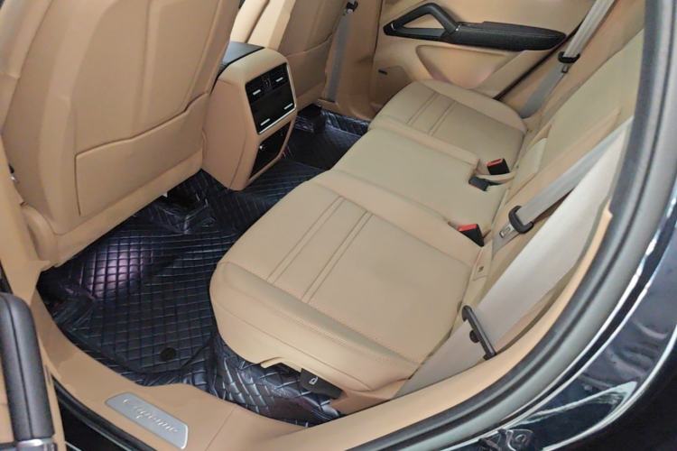 Used Porsche Cayenne E-Hybrid 2023 Cayenne E-Hybrid 2.0T Platinum Edition Left Rear Seat