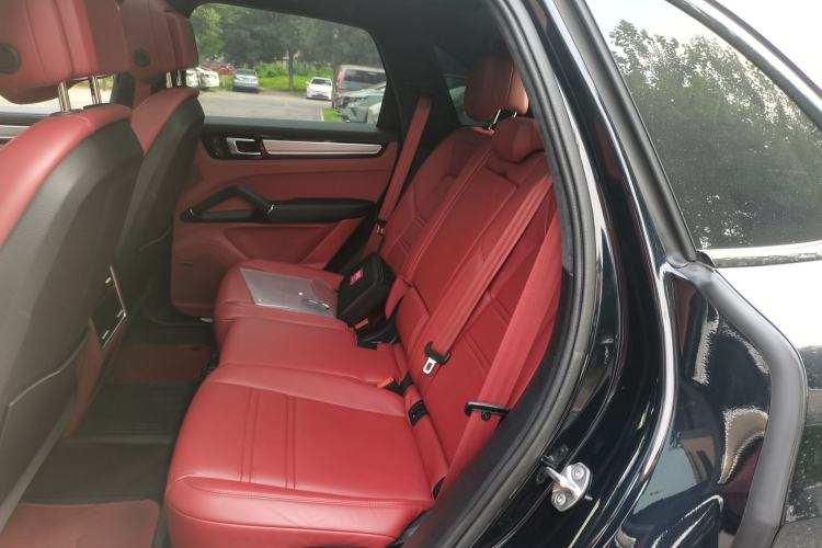 Used Porsche Cayenne E-Hybrid 2023 Cayenne E-Hybrid 2.0T Platinum Edition Left Rear Seat