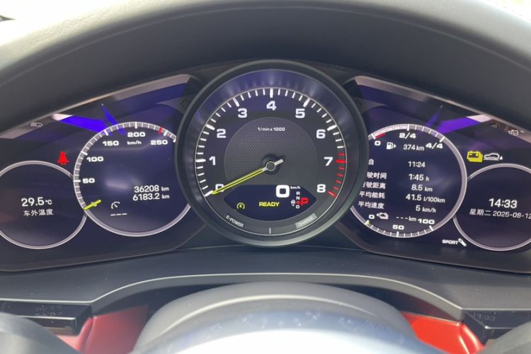Used Porsche Cayenne E-Hybrid 2023 Cayenne E-Hybrid 2.0T Platinum Edition Odometer Close Up
