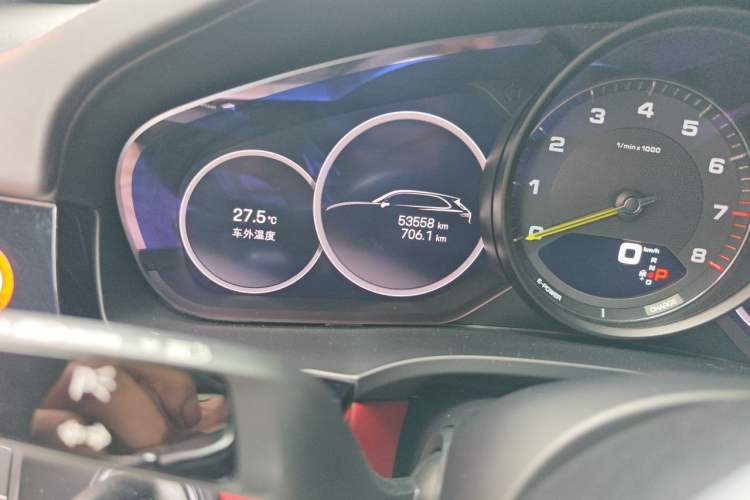 Used Porsche Cayenne E-Hybrid 2023 Cayenne E-Hybrid 2.0T Platinum Edition Odometer Close Up