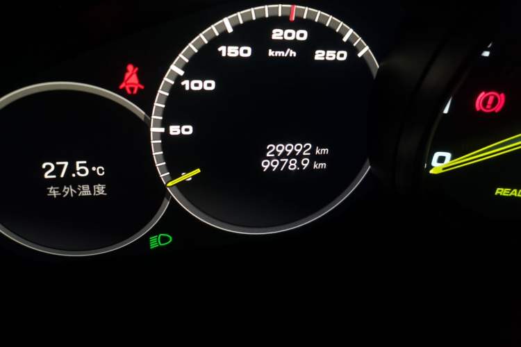 Used Porsche Cayenne E-Hybrid 2023 Cayenne E-Hybrid 2.0T Platinum Edition Odometer Close Up