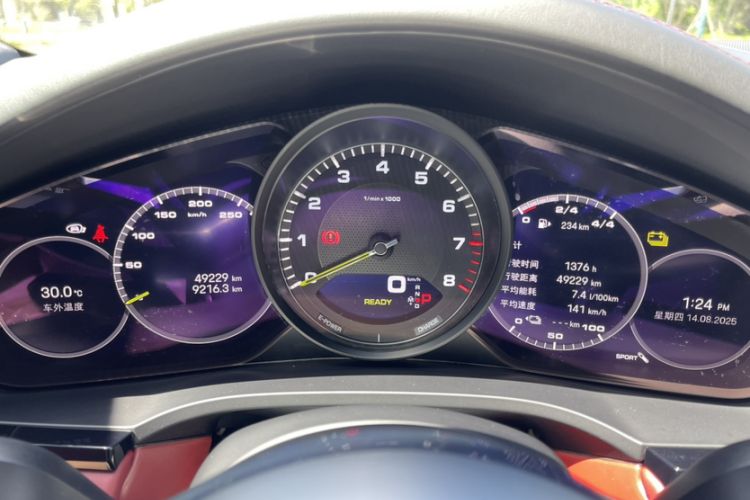Used Porsche Cayenne E-Hybrid 2023 Cayenne E-Hybrid 2.0T Platinum Edition Odometer Close Up