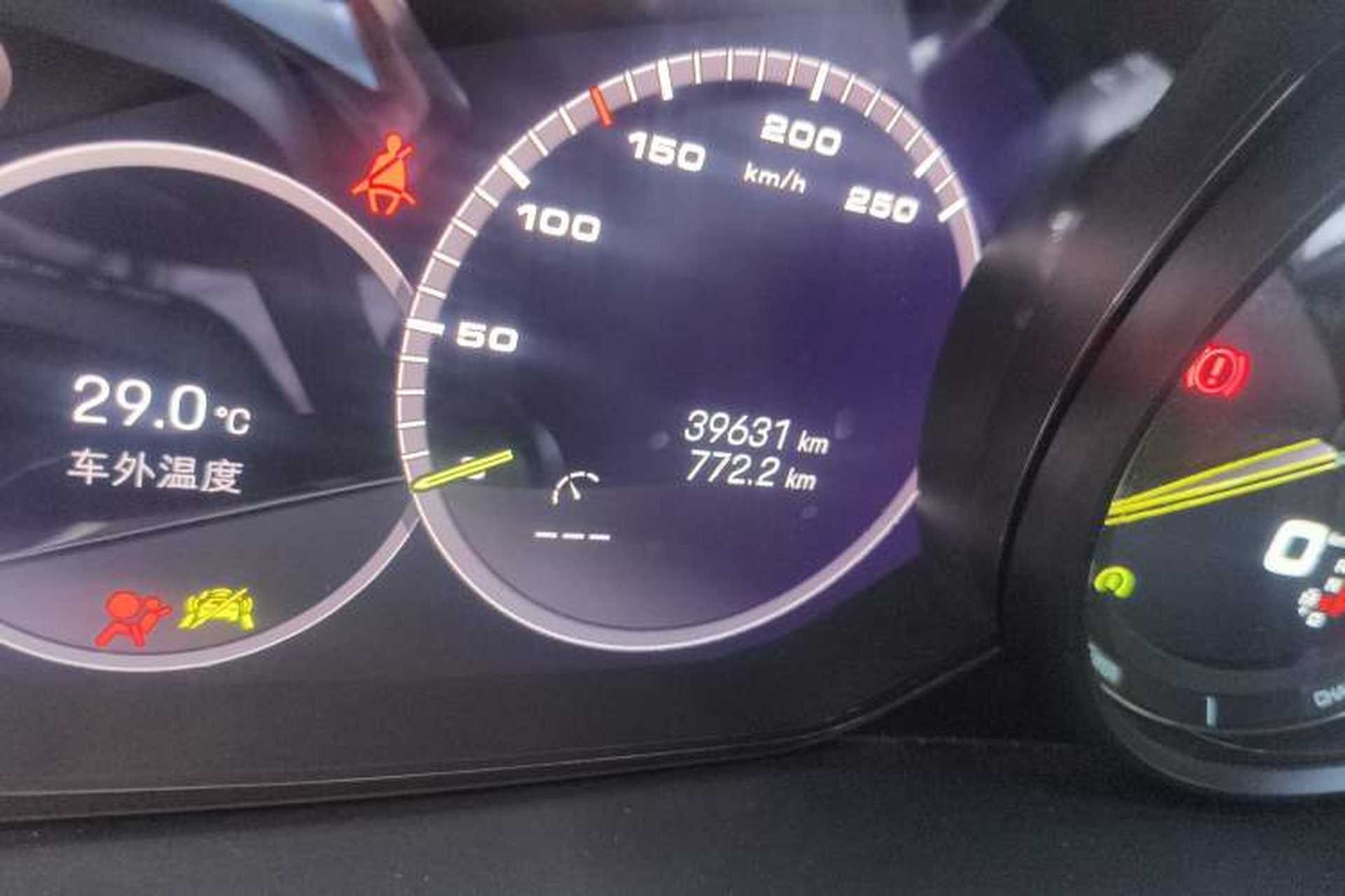 Used Porsche Cayenne E-Hybrid 2023 Cayenne E-Hybrid 2.0T Platinum Edition Odometer Close Up