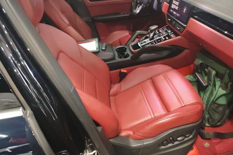 Used Porsche Cayenne E-Hybrid 2023 Cayenne E-Hybrid 2.0T Right Front Seat