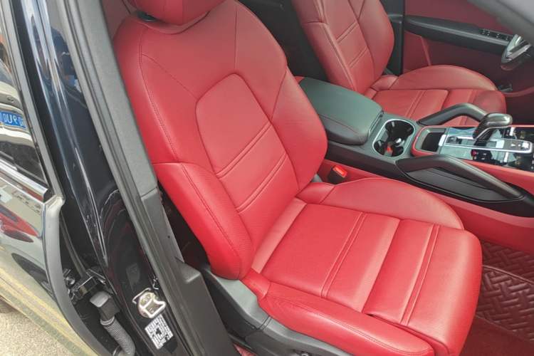 Used Porsche Cayenne E-Hybrid 2023 Cayenne E-Hybrid 2.0T Platinum Edition Right Front Seat
