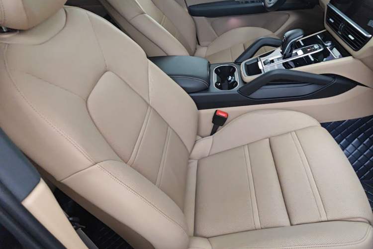 Used Porsche Cayenne E-Hybrid 2023 Cayenne E-Hybrid 2.0T Platinum Edition Right Front Seat