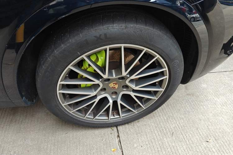 Used Porsche Cayenne E-Hybrid 2023 Cayenne E-Hybrid 2.0T Platinum Edition Right Front Wheel Hub