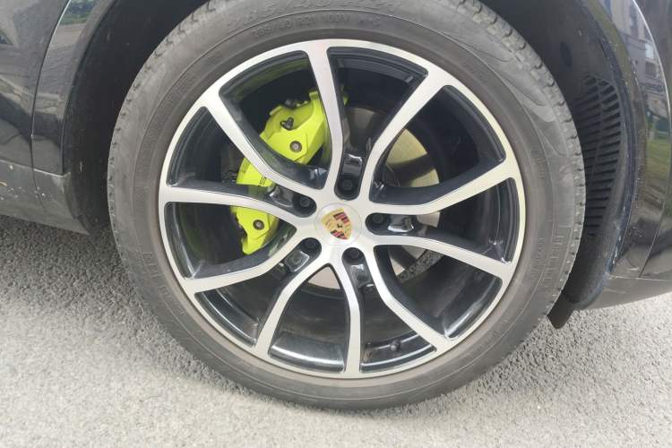 Used Porsche Cayenne E-Hybrid 2023 Cayenne E-Hybrid 2.0T Right Front Wheel Hub