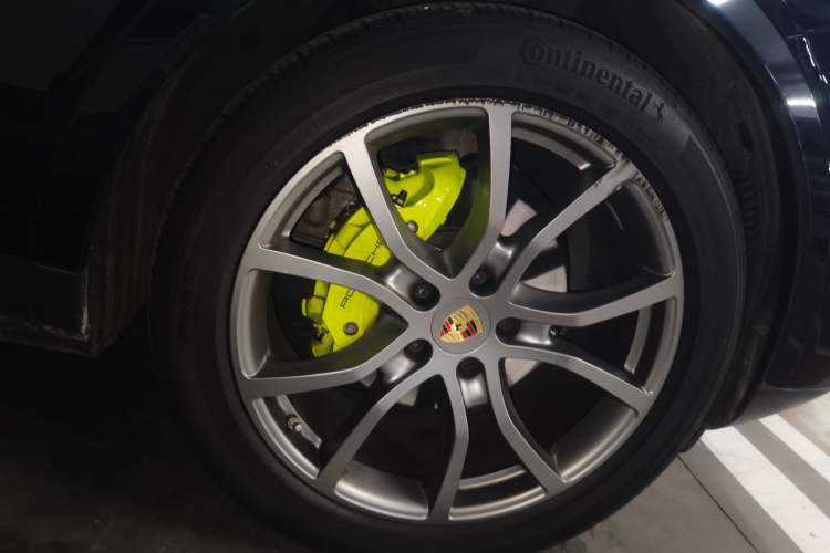 Used Porsche Cayenne E-Hybrid 2023 Cayenne E-Hybrid 2.0T Platinum Edition Right Front Wheel Hub