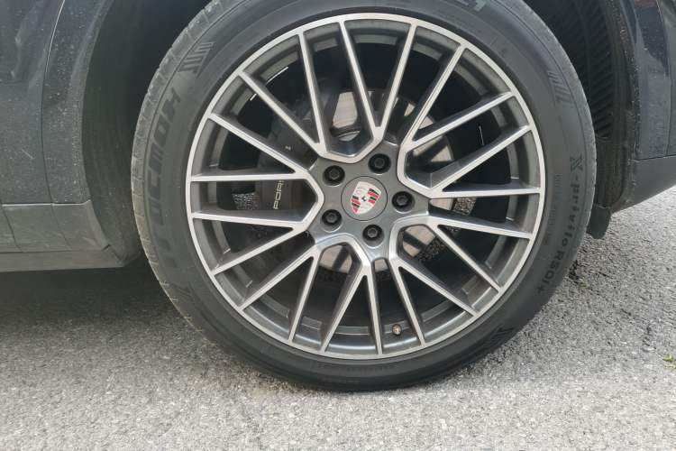 Used Porsche Cayenne E-Hybrid 2023 Cayenne E-Hybrid 2.0T Platinum Edition Right Front Wheel Hub