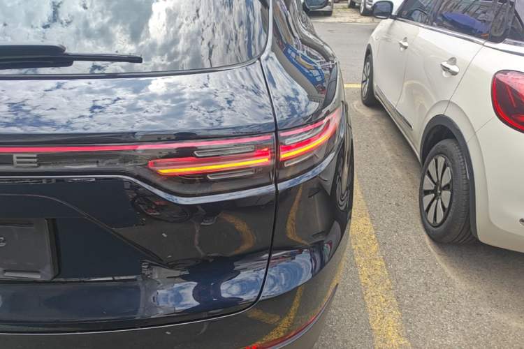 Used Porsche Cayenne E-Hybrid 2023 Cayenne E-Hybrid 2.0T Platinum Edition Right Rear Taillight