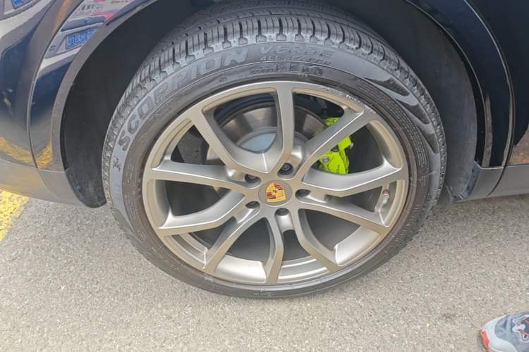Used Porsche Cayenne E-Hybrid 2023 Cayenne E-Hybrid 2.0T Platinum Edition Right Rear Wheel Hub