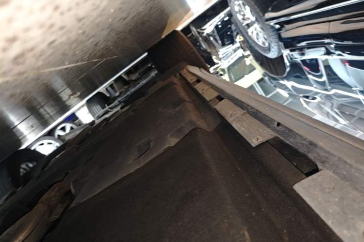 Used Porsche Cayenne E-Hybrid 2023 Cayenne E-Hybrid 2.0T Platinum Edition Right Side Sill