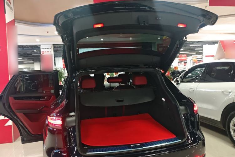 Used Porsche Cayenne E-Hybrid 2023 Cayenne E-Hybrid 2.0T Trunk