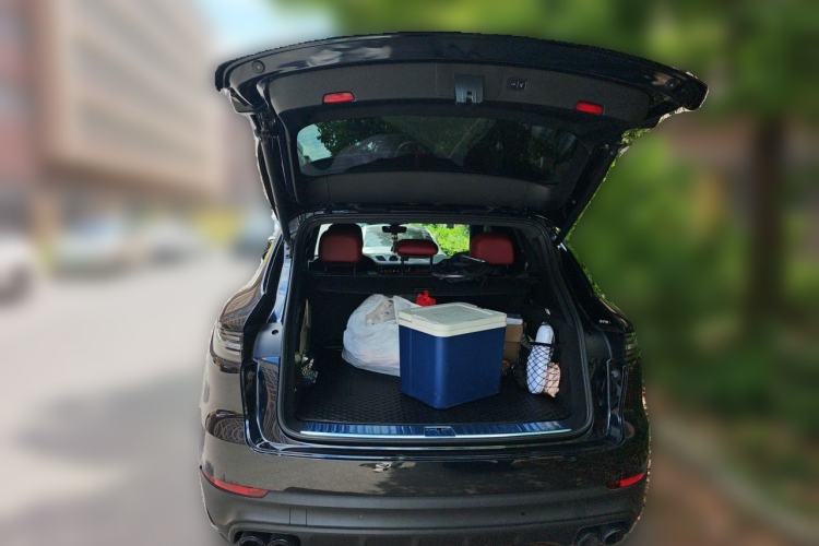 Used Porsche Cayenne E-Hybrid 2023 Cayenne E-Hybrid 2.0T Platinum Edition Trunk