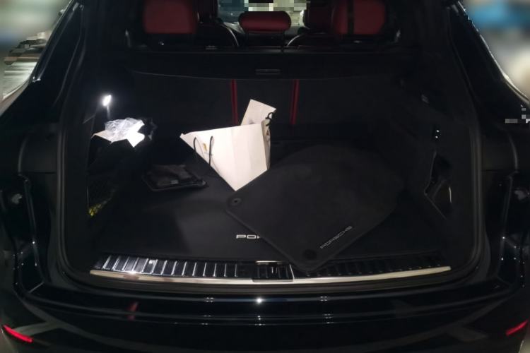 Used Porsche Cayenne E-Hybrid 2023 Cayenne E-Hybrid 2.0T Platinum Edition Trunk