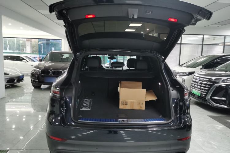 Used Porsche Cayenne E-Hybrid 2023 Cayenne E-Hybrid 2.0T Platinum Edition Trunk