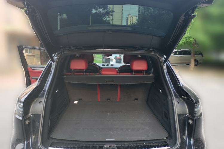 Used Porsche Cayenne E-Hybrid 2023 Cayenne E-Hybrid 2.0T Platinum Edition Trunk