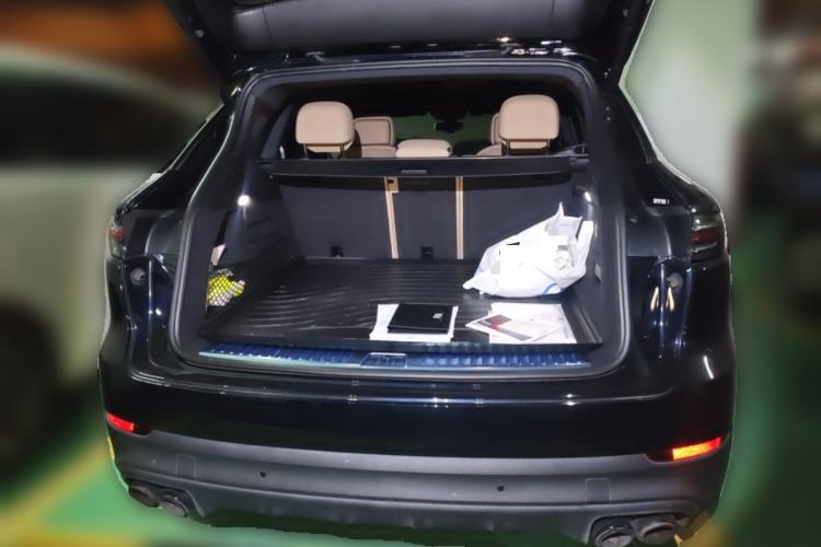 Used Porsche Cayenne E-Hybrid 2023 Cayenne E-Hybrid 2.0T Platinum Edition Trunk