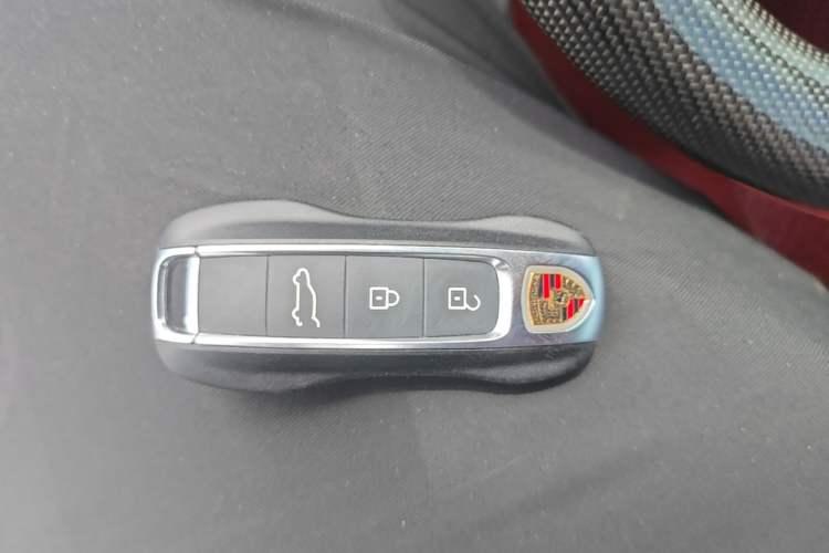 Used Porsche Cayenne E-Hybrid 2023 Cayenne E-Hybrid 2.0T Platinum Edition Vehicle Key