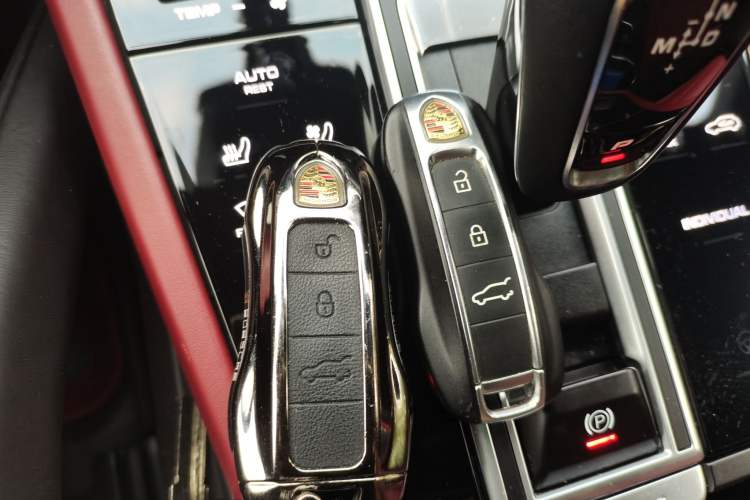 Used Porsche Cayenne E-Hybrid 2023 Cayenne E-Hybrid 2.0T Platinum Edition Vehicle Key