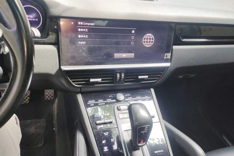 Used Porsche Cayenne E-Hybrid 2023 Cayenne E-Hybrid 2.0T Platinum Edition Audio And AC Panel