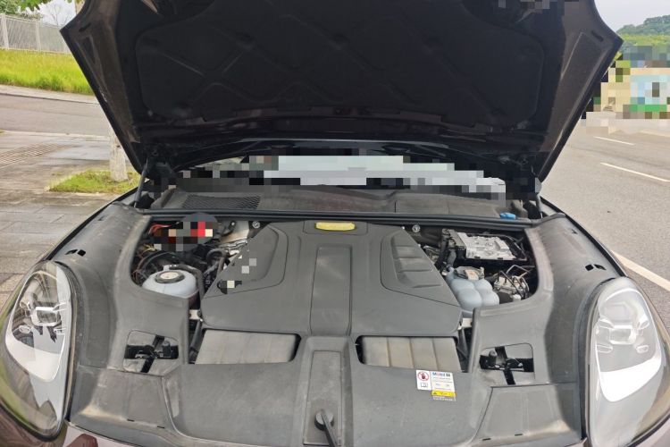 Used Porsche Cayenne E-Hybrid 2023 Cayenne E-Hybrid 2.0T Platinum Edition Engine Bay