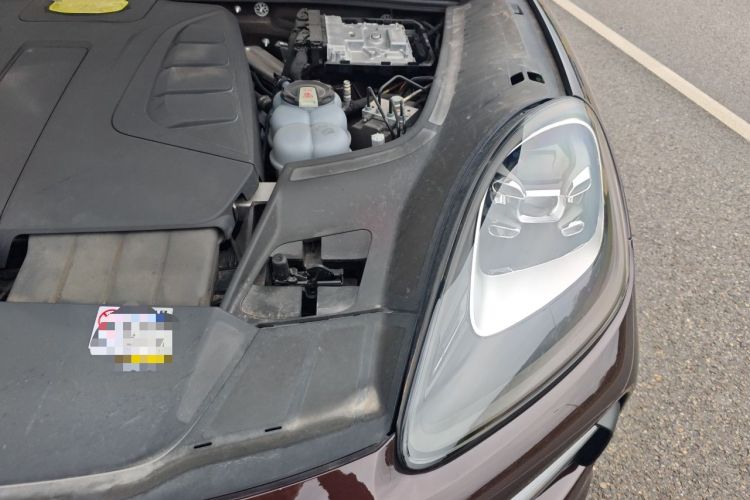 Used Porsche Cayenne E-Hybrid 2023 Cayenne E-Hybrid 2.0T Platinum Edition Engine Bay Left
