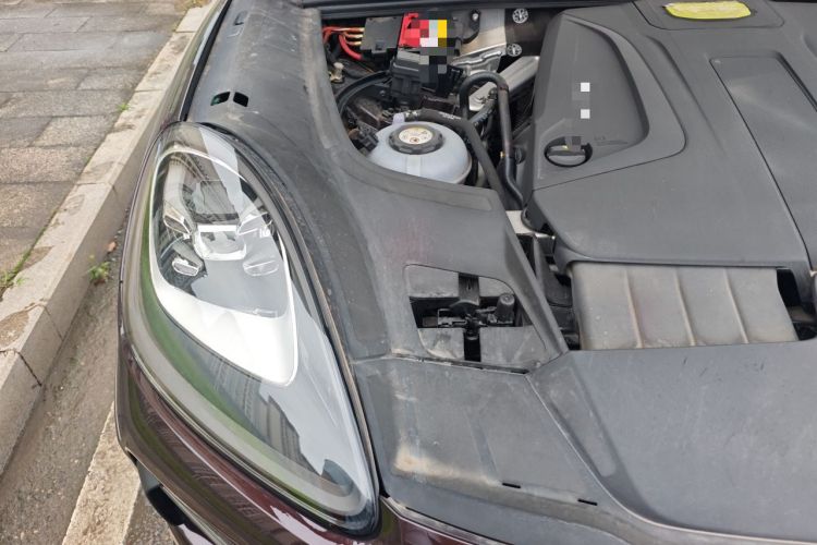 Used Porsche Cayenne E-Hybrid 2023 Cayenne E-Hybrid 2.0T Platinum Edition Engine Bay Right
