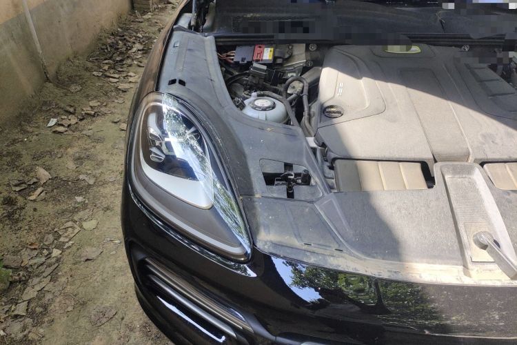 Used Porsche Cayenne E-Hybrid 2023 Cayenne E-Hybrid 2.0T Platinum Edition Engine Bay Right