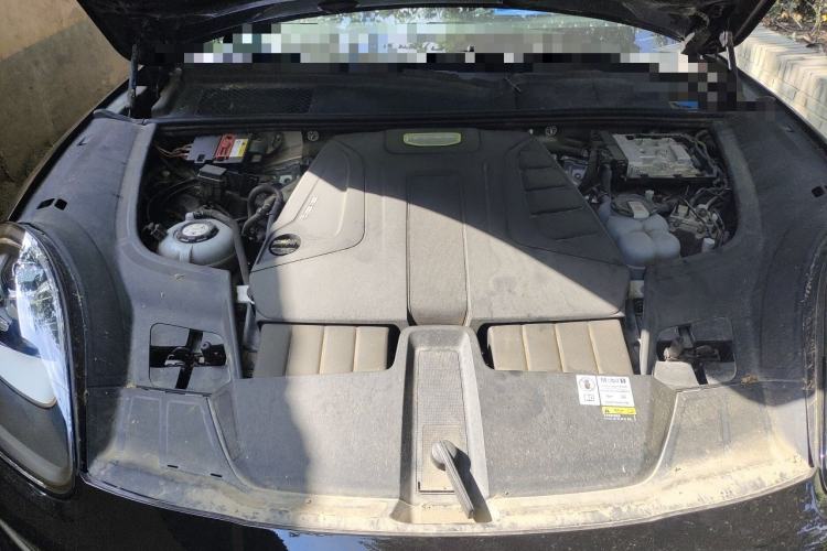 Used Porsche Cayenne E-Hybrid 2023 Cayenne E-Hybrid 2.0T Platinum Edition Engine Bay