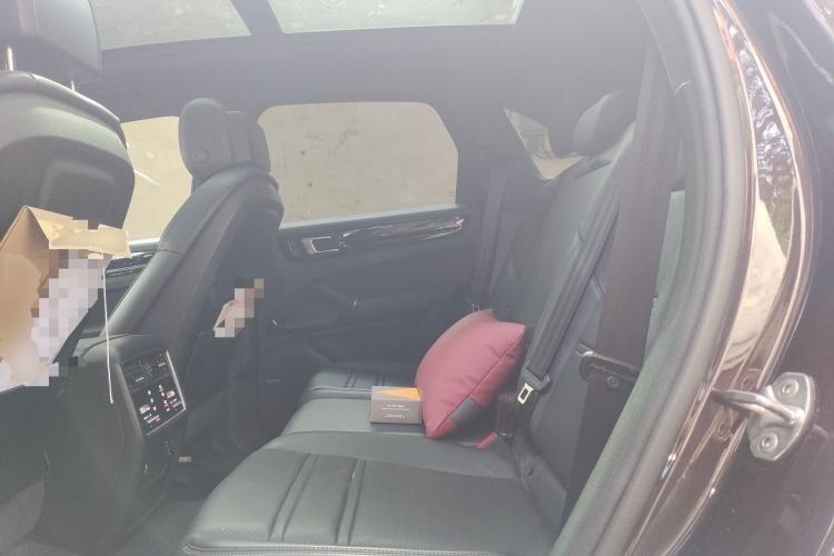 Used Porsche Cayenne E-Hybrid 2023 Cayenne E-Hybrid 2.0T Platinum Edition Left Rear Seat