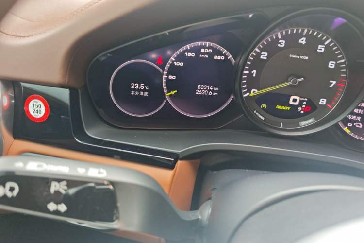 Used Porsche Cayenne E-Hybrid 2023 Cayenne E-Hybrid 2.0T Platinum Edition Odometer Close Up