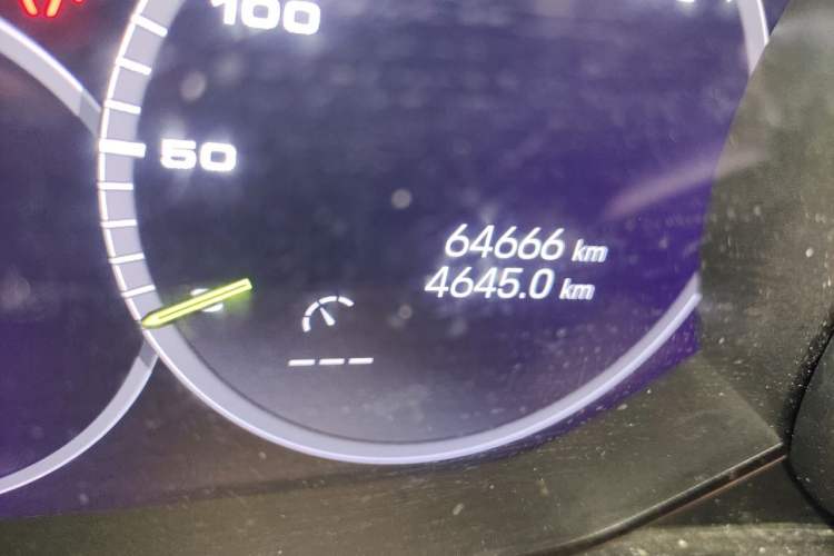 Used Porsche Cayenne E-Hybrid 2023 Cayenne E-Hybrid 2.0T Platinum Edition Odometer Close Up