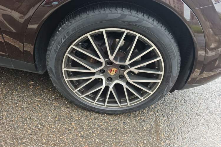 Used Porsche Cayenne E-Hybrid 2023 Cayenne E-Hybrid 2.0T Platinum Edition Right Front Wheel Hub