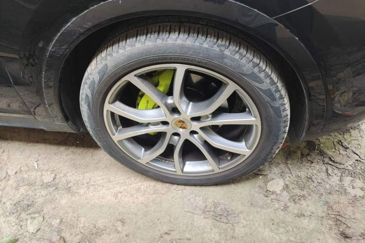 Used Porsche Cayenne E-Hybrid 2023 Cayenne E-Hybrid 2.0T Platinum Edition Right Front Wheel Hub