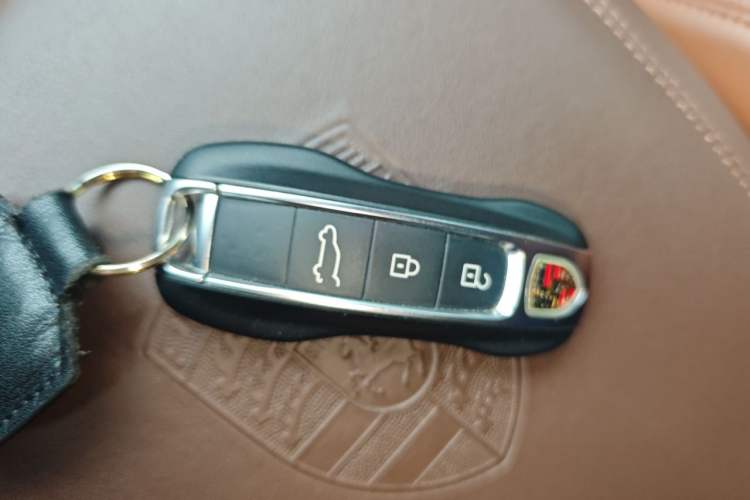 Used Porsche Cayenne E-Hybrid 2023 Cayenne E-Hybrid 2.0T Platinum Edition Vehicle Key