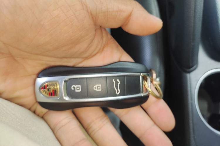 Used Porsche Cayenne E-Hybrid 2023 Cayenne E-Hybrid 2.0T Platinum Edition Vehicle Key