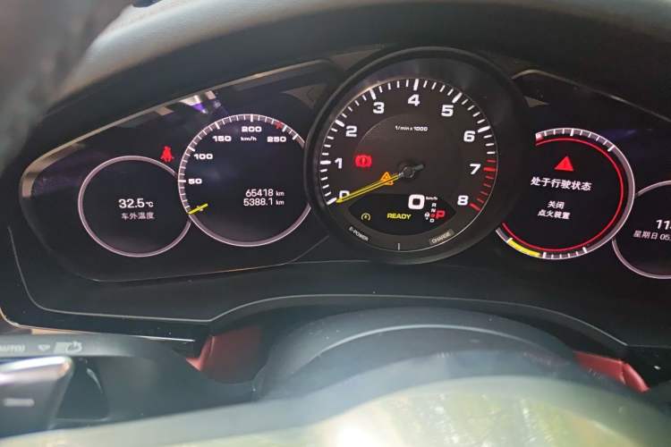 Used Porsche Cayenne E-Hybrid 2023 Cayenne E-Hybrid 2.0T Odometer Close Up