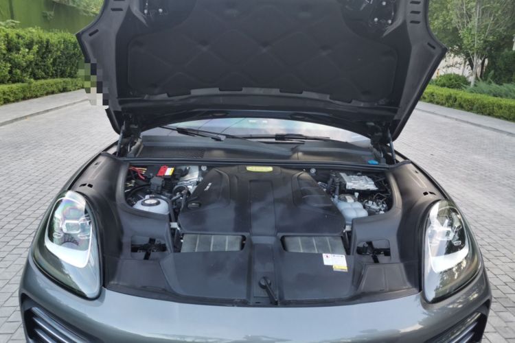 Used Porsche Cayenne E-Hybrid 2023 Cayenne E-Hybrid 2.0T Engine Bay