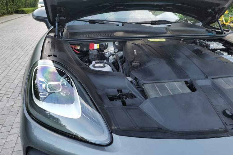 Used Porsche Cayenne E-Hybrid 2023 Cayenne E-Hybrid 2.0T Engine Bay Right