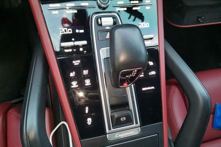 Used Porsche Cayenne E-Hybrid 2023 Cayenne E-Hybrid 2.0T Gear Lever