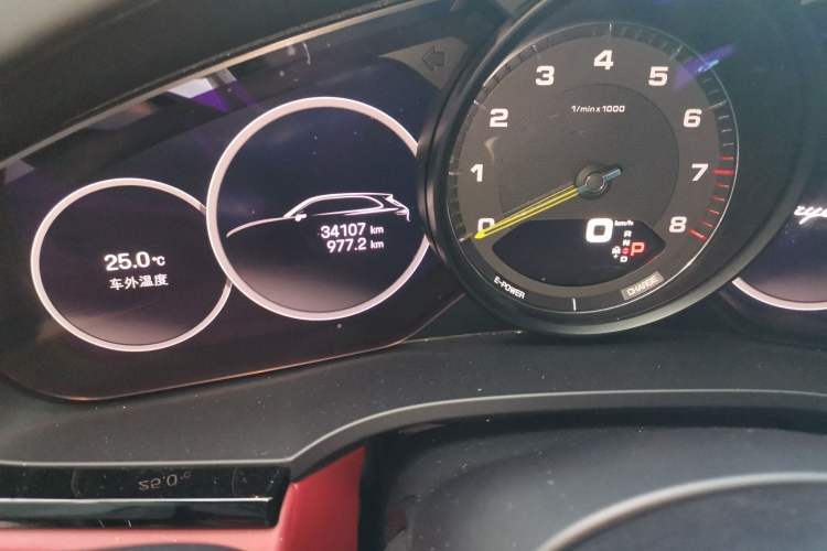 Used Porsche Cayenne E-Hybrid 2023 Cayenne E-Hybrid 2.0T Odometer Close Up