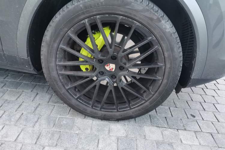 Used Porsche Cayenne E-Hybrid 2023 Cayenne E-Hybrid 2.0T Right Front Wheel Hub