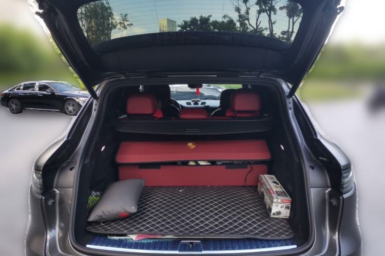 Used Porsche Cayenne E-Hybrid 2023 Cayenne E-Hybrid 2.0T Trunk