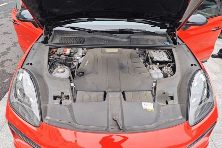 Used Porsche Cayenne E-Hybrid 2023 Cayenne E-Hybrid 2.0T Platinum Edition Engine Bay