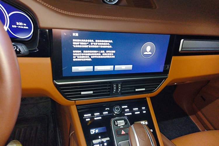 Used Porsche Cayenne E-Hybrid 2023 Cayenne E-Hybrid 2.0T Platinum Edition Audio And AC Panel